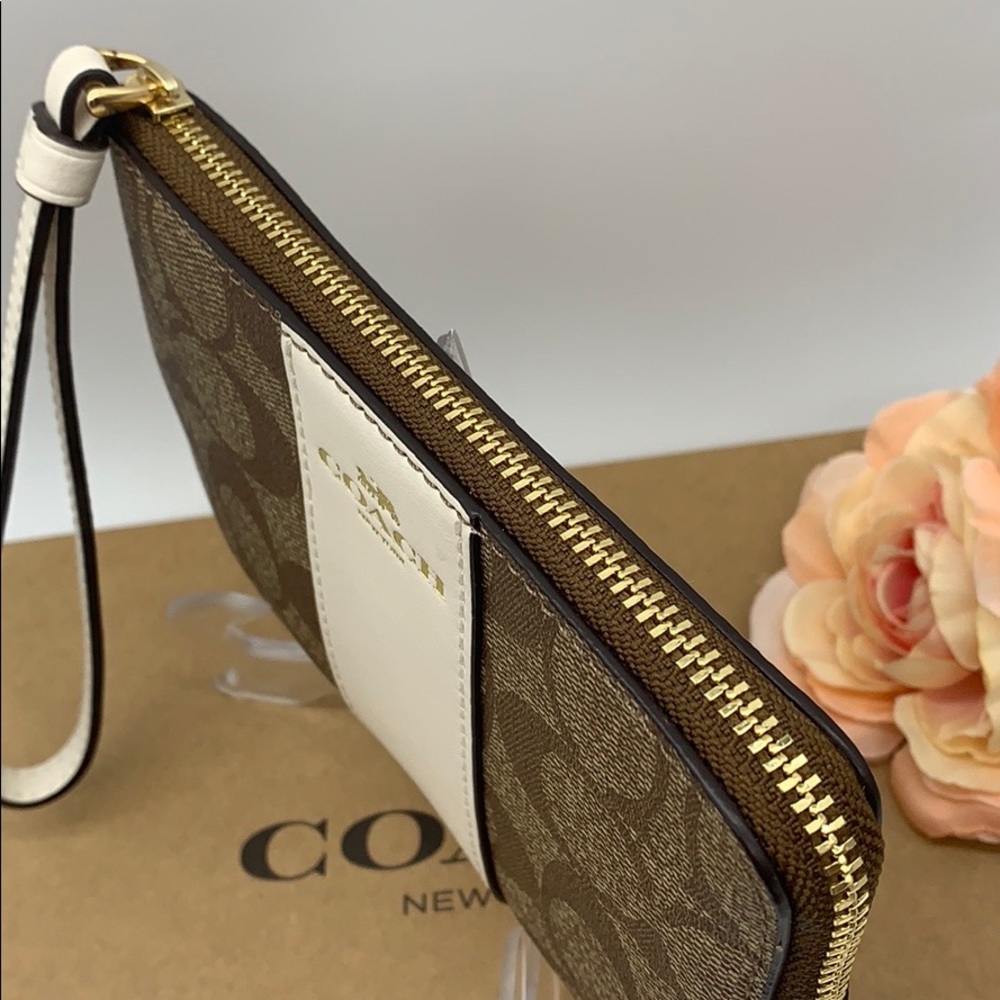 COACH Corner Zip Wristlet In Signature Canvas - Picture 5 of 10